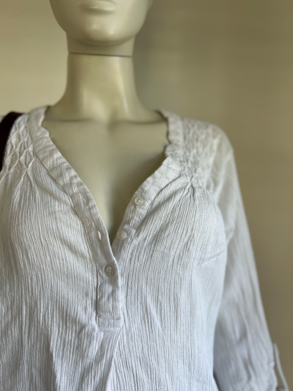 Mandolin l White Gauze V-Neck Button Front Women’s Top - Picture 7 of 7